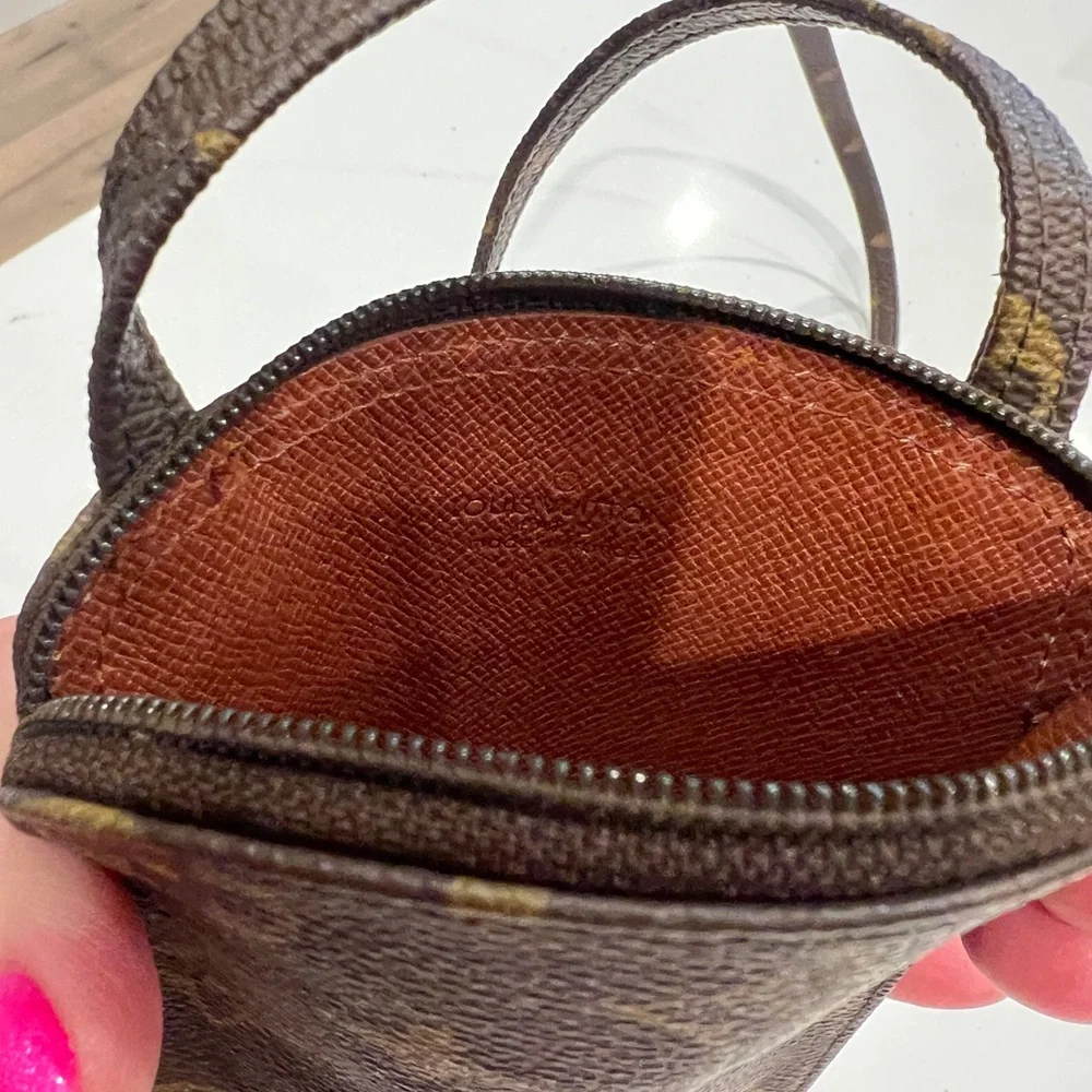 Rare Louis Vuitton Vintage Monogram Pochette